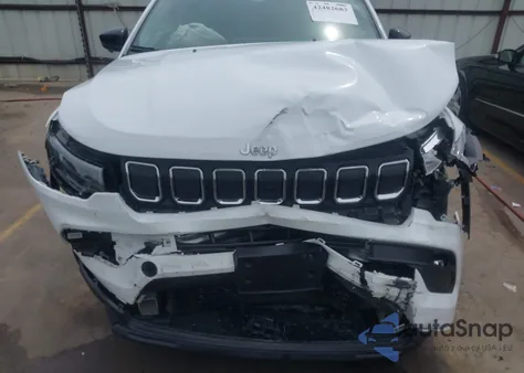 2022 Jeep Compass Latitude Lux 4X4 из США, поврежденный, VIN 3C4NJDFB4NT211280